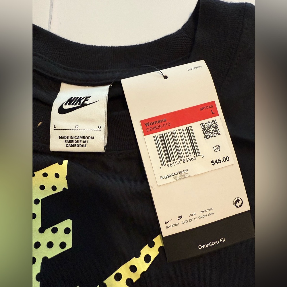 New WOMEN'S NIKE BLACK with YELLOW OVERSIZED GRAPHIC DANCE T-SHIRT, L and XL - Picture 7 of 8